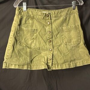 Forever 21 mini skirt snap front size L. Olive